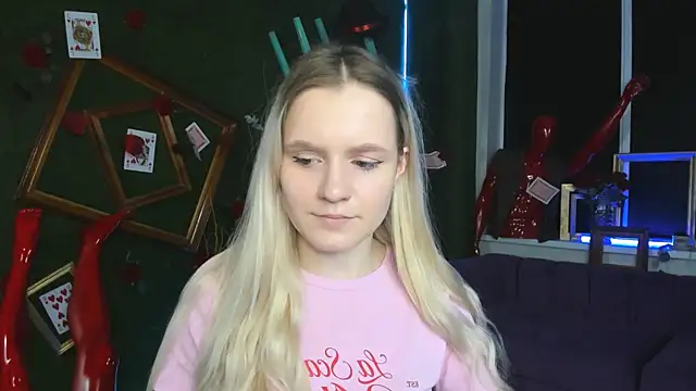 Snapshot of SherriButlers chatting on April 2026 09:11:01 AM SherriButlers online show from April 2026 09:11:01 AM