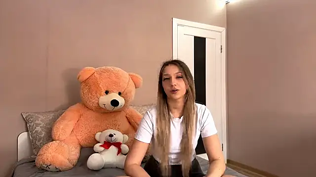 SondraLongest online show from March 2026 12:47:01 PM