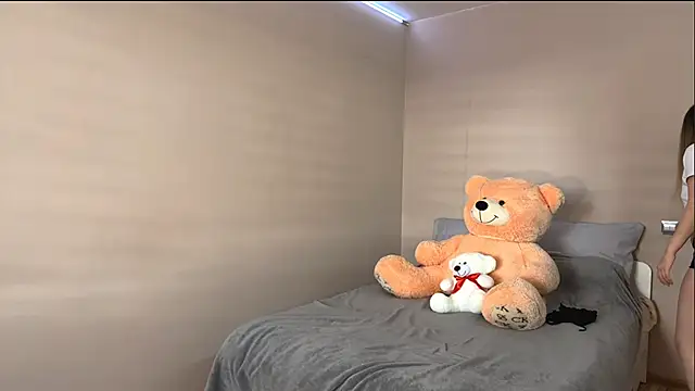 SondraLongest online show from April 2026 08:16:01 AM