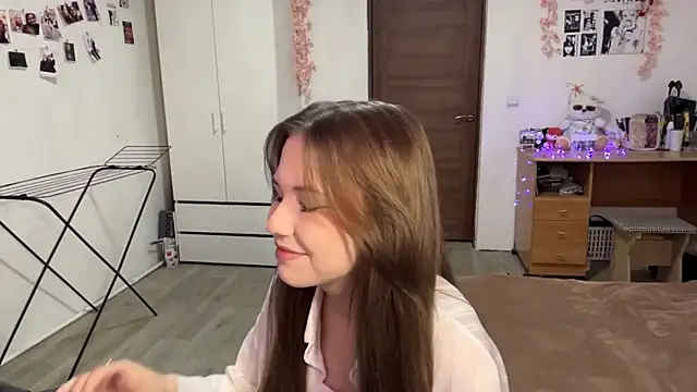 NyelleSpir online show from April 2026 03:08:01 PM