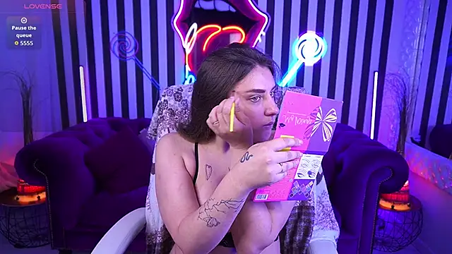 HeyKitten online show from June 2026 07:30:02 PM