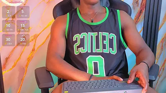 Snapshot of maxmuscle10 chatting on April 2026 07:30:01 PM maxmuscle10 online show from April 2026 07:30:01 PM