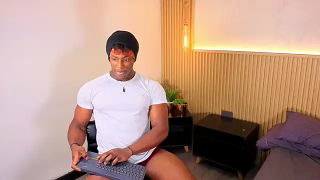 Snapshot of maxmuscle10 chatting on June 2026 05:41:01 AM maxmuscle10 online show from June 2026 05:41:01 AM
