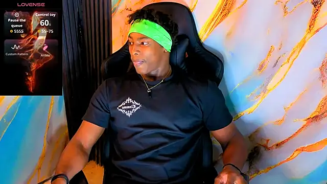 Snapshot of maxmuscle10 chatting on April 2026 10:27:01 AM maxmuscle10 online show from April 2026 10:27:01 AM