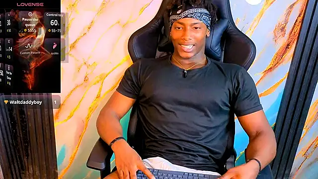 Snapshot of maxmuscle10 chatting on April 2026 06:25:02 PM maxmuscle10 online show from April 2026 06:25:02 PM