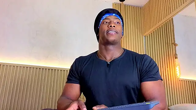 Snapshot of maxmuscle10 chatting on June 2026 05:41:02 AM maxmuscle10 online show from June 2026 05:41:02 AM