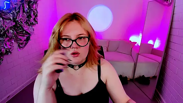Snapshot of KathyBriggs chatting on July 2026 09:10:01 AM KathyBriggs online show from July 2026 09:10:01 AM