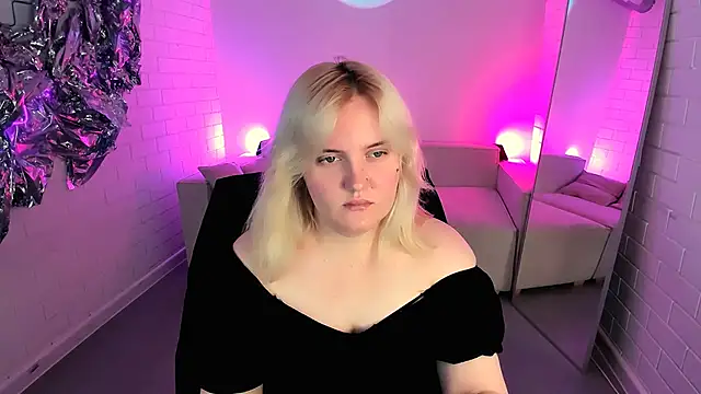 Snapshot of KathyBriggs chatting on June 2026 05:06:01 AM KathyBriggs online show from June 2026 05:06:01 AM