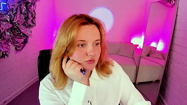 Snapshot of KathyBriggs chatting on July 2026 05:25:01 AM KathyBriggs online show from July 2026 05:25:01 AM