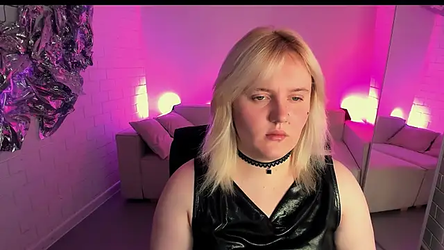 Snapshot of KathyBriggs chatting on June 2026 05:07:01 AM KathyBriggs online show from June 2026 05:07:01 AM
