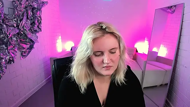 Snapshot of KathyBriggs chatting on June 2026 05:05:01 AM KathyBriggs online show from June 2026 05:05:01 AM