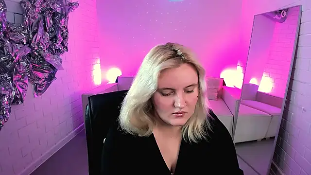Snapshot of KathyBriggs chatting on June 2026 05:12:01 AM KathyBriggs online show from June 2026 05:12:01 AM