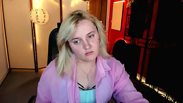 Snapshot of KathyBriggs chatting on June 2026 05:13:01 AM KathyBriggs online show from June 2026 05:13:01 AM