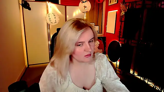 Snapshot of KathyBriggs chatting on June 2026 05:12:01 AM KathyBriggs online show from June 2026 05:12:01 AM