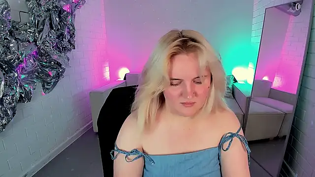 Snapshot of KathyBriggs chatting on June 2026 05:04:02 AM KathyBriggs online show from June 2026 05:04:02 AM