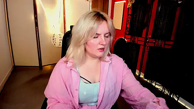 Snapshot of KathyBriggs chatting on July 2026 05:19:02 AM KathyBriggs online show from July 2026 05:19:02 AM