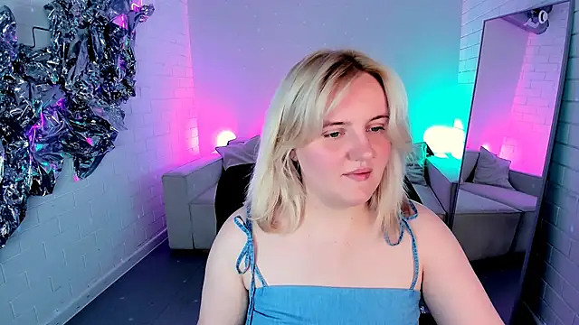 Snapshot of KathyBriggs chatting on June 2026 05:19:01 AM KathyBriggs online show from June 2026 05:19:01 AM