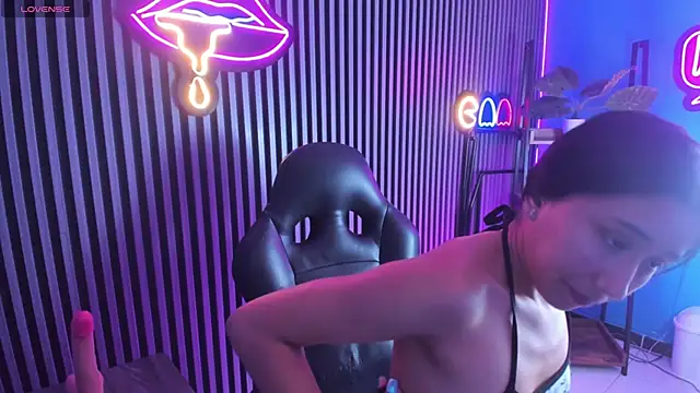 Luna roose1 online show from April 2026 12:33:01 PM