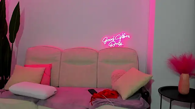 Snapshot of Cassy-Foxy chatting on April 2026 01:41:01 PM Cassy-Foxy online show from April 2026 01:41:01 PM