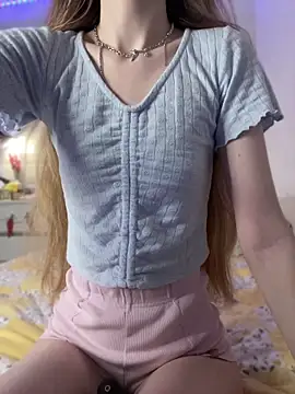 AvaTayloor online show from April 2026 01:25:01 PM