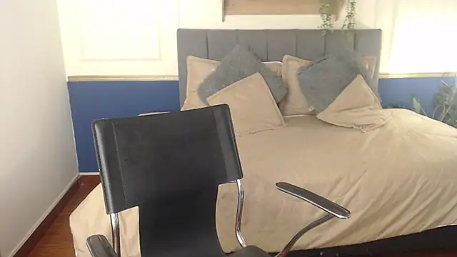 Violet 2003 online show from April 2026 01:50:01 PM