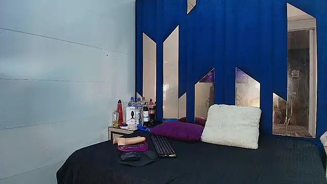 WhipAndDesireRs online show from April 2026 04:13:01 PM