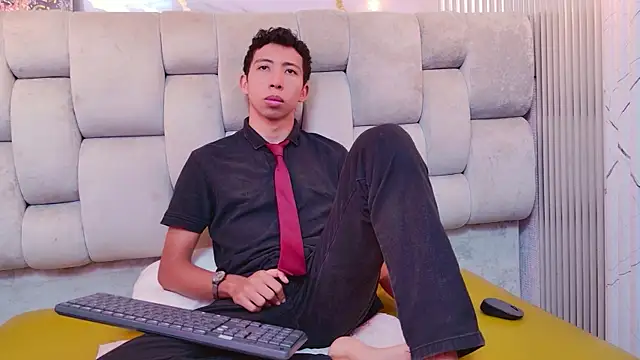 Snapshot of MOgekobig19 chatting on April 2026 12:06:01 PM MOgekobig19 online show from April 2026 12:06:01 PM