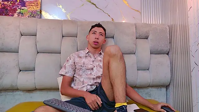 Snapshot of MOgekobig19 chatting on April 2026 11:27:01 AM MOgekobig19 online show from April 2026 11:27:01 AM