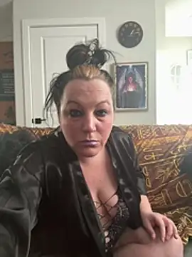 Queenemerald online show from March 2026 07:15:02 PM