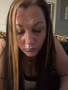 Queenemerald online show from April 2026 02:35:01 AM
