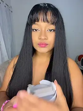 Snapshot of Saraa_M chatting on April 2026 08:10:02 PM Saraa M online show from April 2026 08:10:02 PM