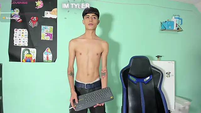 TYLERhHOT2005 online show from April 2026 03:47:01 AM