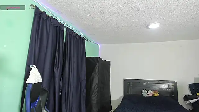 TYLERhHOT2005 online show from March 2026 01:28:01 AM