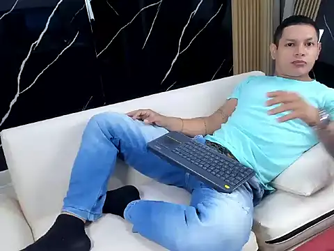 HenrryDouglas online show from April 2026 11:56:02 AM