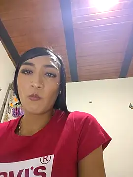 Snapshot of yvonne_1998 chatting on April 2026 11:44:01 PM yvonne 1998 online show from April 2026 11:44:01 PM