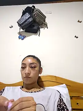 Snapshot of yvonne_1998 chatting on April 2026 02:13:02 PM yvonne 1998 online show from April 2026 02:13:02 PM