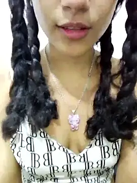 Yi Uzi online show from May 2026 01:47:02 AM