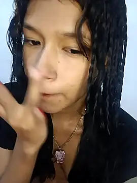Yi Uzi online show from April 2026 12:45:02 AM