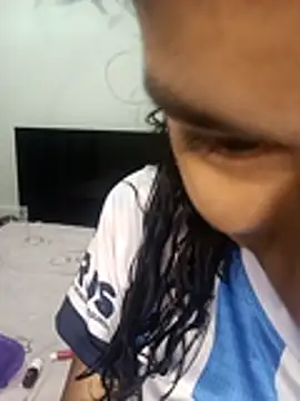 Yi Uzi online show from April 2026 11:44:01 PM