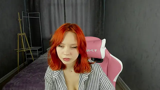 Snapshot of Loly_Cuttie chatting on April 2026 01:12:02 AM Loly Cuttie online show from April 2026 01:12:02 AM