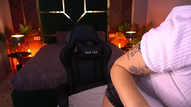 FlirtyMusa online show from April 2026 12:34:01 PM