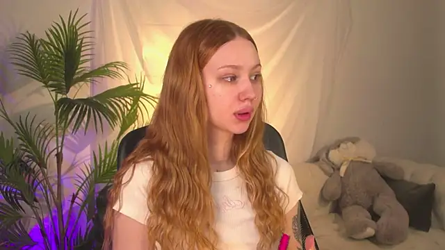 Snapshot of zoeforrd chatting on May 2026 05:11:01 AM zoeforrd online show from May 2026 05:11:01 AM