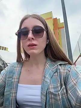 AliceVilliers online show from July 2026 11:03:01 AM