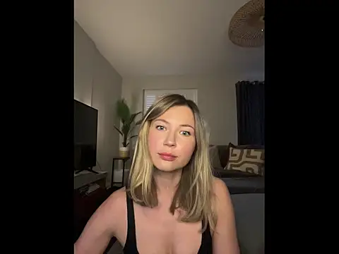 WhereisAlice online show from April 2026 07:14:01 PM