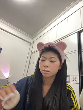 Snapshot of RaTnT chatting on April 2026 12:42:02 PM RaTnT online show from April 2026 12:42:02 PM