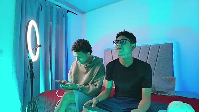 carlos and santy online show from April 2026 12:18:02 AM