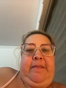 Snapshot of Martinacurvy_ chatting on April 2026 12:06:02 AM Martinacurvy online show from April 2026 12:06:02 AM