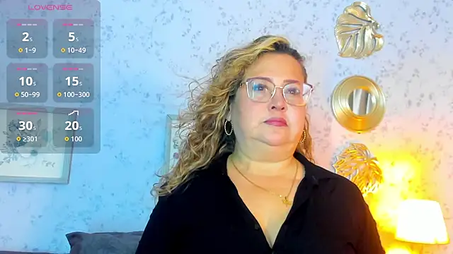 Snapshot of Martinacurvy_ chatting on April 2026 11:05:02 AM Martinacurvy online show from April 2026 11:05:02 AM