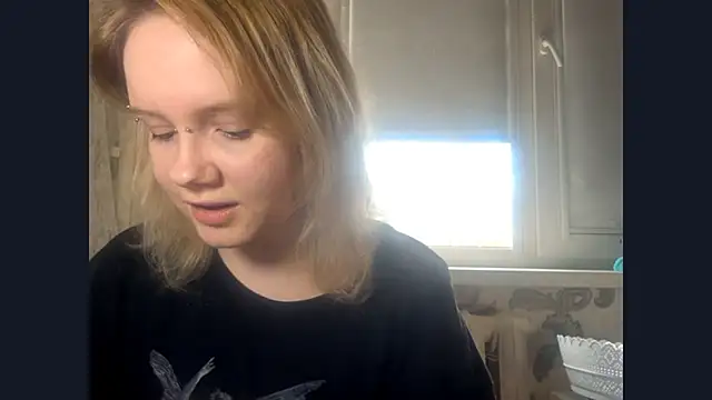 KrystenHoye online show from April 2026 12:23:01 PM