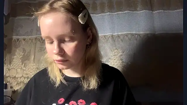 KrystenHoye online show from April 2026 05:39:01 PM